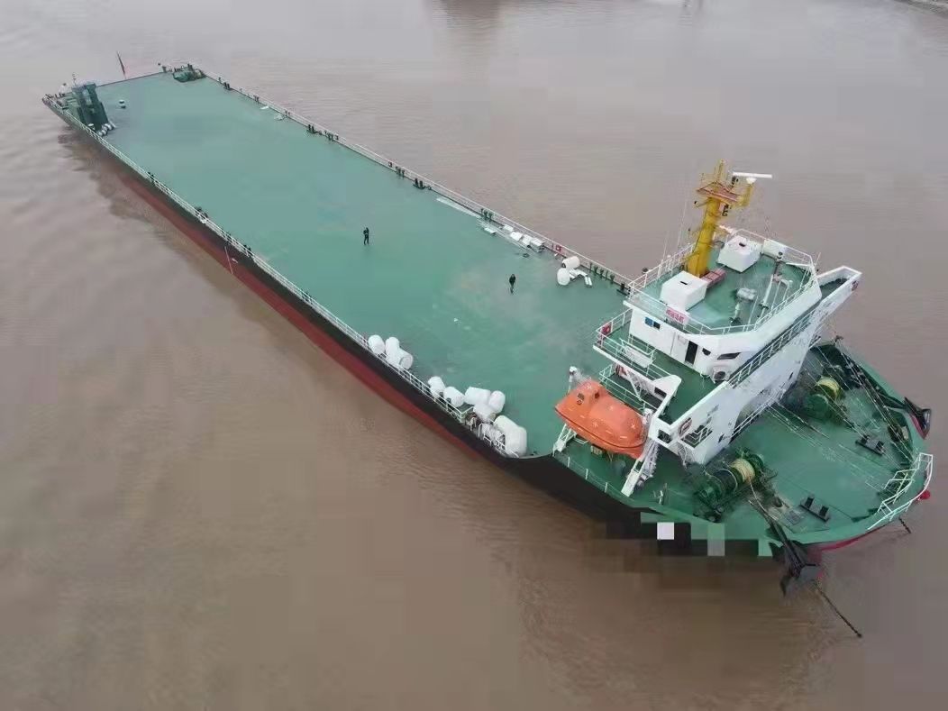 12500DWT甲板驳船
21年中国造ZC船级